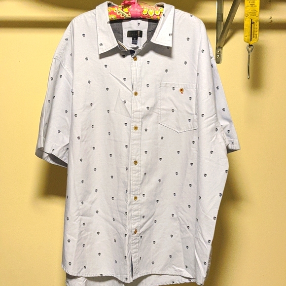 Steve's Jeans Other - Men's blue button down with skulls 4x